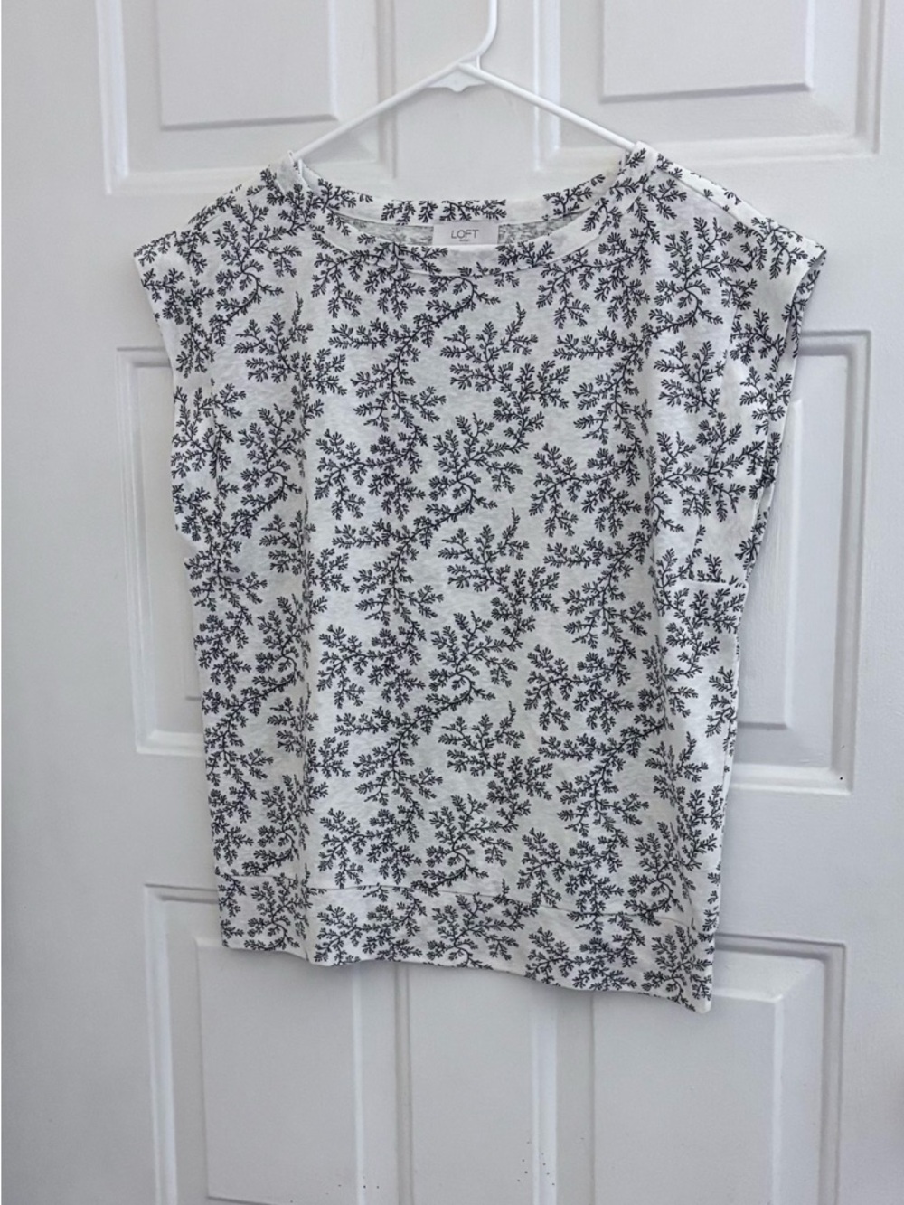 LOFT Cream Crewneck Cap-Sleeve Top with Tan/Taupe Botanical Motif